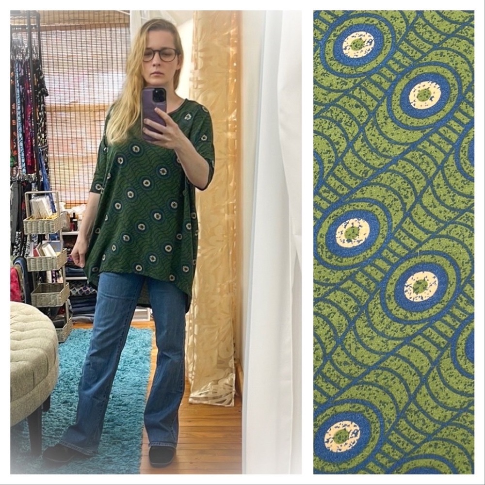 💕Beautiful Green Like New Lularoe Irma Tunic Top💕